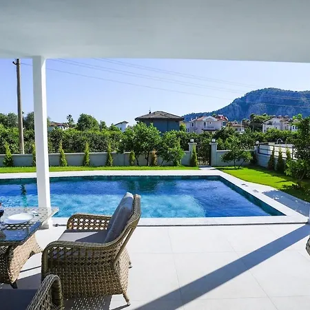 Vilă Kardelen Sleep 10 En Private Pool *